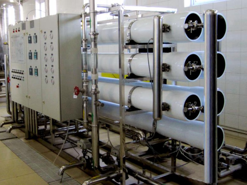 工業(yè)反滲透純水設(shè)備購(gòu)買時(shí)需要留意的事項(xiàng)有哪些？