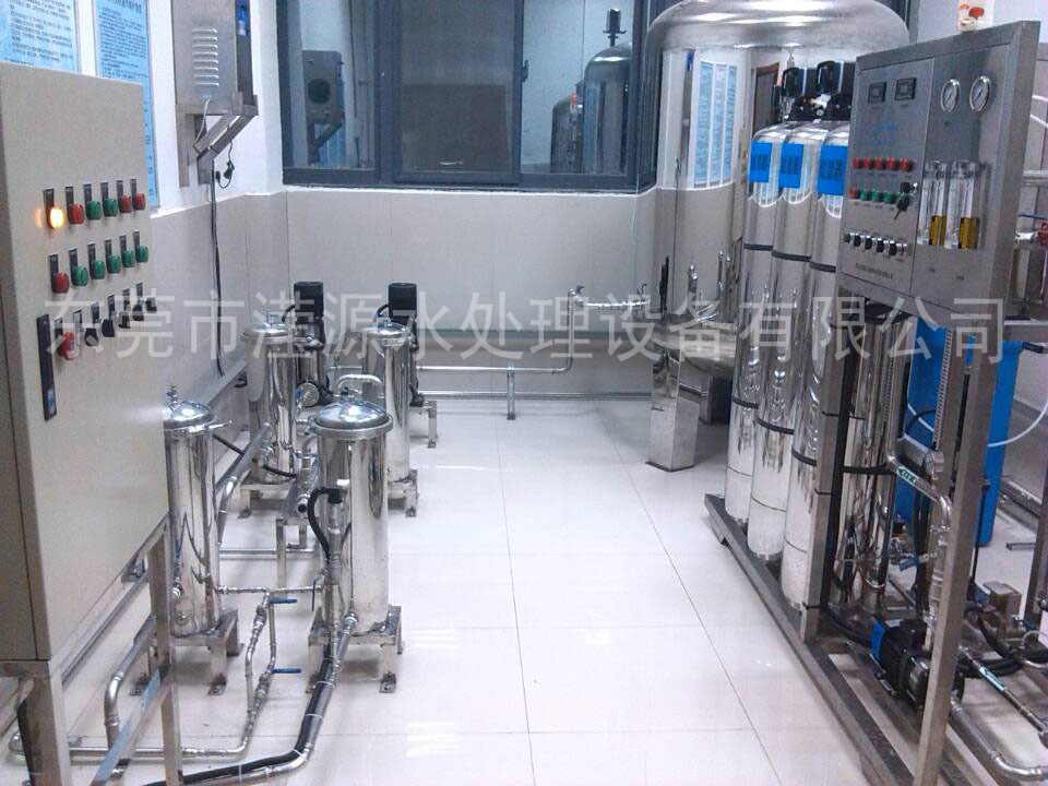 /></p><p>&nbsp;</p><p>&nbsp;&nbsp;&nbsp;&nbsp;&nbsp;&nbsp;&nbsp; <a href=http://www.u4413.cn>純凈水設(shè)備</a>是用于滿足各行業(yè)需求制取<a href=http://www.u4413.cn>純凈水的設(shè)備</a>，多用于醫(yī)藥、生物化學(xué)化工、醫(yī)院等行業(yè)，整個系統(tǒng)都由SUS304L或SUS316L全不銹鋼材質(zhì)組合而成，而且在用水點(diǎn)之前都必須裝備紫外線及臭氧殺菌裝置。純凈水設(shè)備核心技術(shù)采用反滲透，EDI等較新工藝，比較有針對性地設(shè)計(jì)出成套高純水處理工藝，以滿足藥廠、醫(yī)院的純凈水制取、大輸液制取的用水要求。</p><p>　　純凈水設(shè)備系統(tǒng)設(shè)計(jì)制造除了水質(zhì)要達(dá)到2010版藥典或者其他藥典標(biāo)準(zhǔn)外，還得符合GMP的認(rèn)證要求。生物醫(yī)藥制藥方面的純凈水設(shè)備對這兩點(diǎn)更為重視，那么GMP對純凈水設(shè)備系統(tǒng)有哪些要求呢？應(yīng)該如何避免這些問題呢？如何快速的通過GMP認(rèn)證呢？<a href=http://www.u4413.cn>http://www.u4413.cn</a></p><p>　　GMP認(rèn)證相關(guān)要求以及眾多GMP純凈水設(shè)備案例經(jīng)驗(yàn)，總結(jié)一些常見的GMP認(rèn)證問題，以供參考：</p><p>　　1.純凈水沒有安裝PID圖</p><p>　　2.純水站沒有貼取樣點(diǎn)編號</p><p>　　3.純凈水中需要加上用水點(diǎn)編號；一樓純凈水儲罐上面管道無流向標(biāo)識；</p><p>　　4.純凈水理化檢測記錄中：不揮發(fā)物檢測稱重?zé)o原始打印記錄；電導(dǎo)率的檢測應(yīng)加入單位；</p><p>　　5.純凈水系統(tǒng)從EDI出來就是純凈水，但現(xiàn)場的管路及閥門、送水泵、壓力表都沒安照純凈水的標(biāo)準(zhǔn)做，存在污染風(fēng)險。</p><p>　　6.純凈水驗(yàn)證時沒有驗(yàn)證自動電磁閥的動作是否準(zhǔn)確無誤。</p><p>　　7.安裝純凈水在線電導(dǎo)率監(jiān)測時沒有圖紙。</p><p>　　8.純凈水無管理設(shè)計(jì)圖，管路非衛(wèi)生連接，無日常監(jiān)控，管路設(shè)計(jì)不利于取樣。9.純凈水灌及焊接不符合要求，</p><p>　　10.純凈水無取樣記錄；純凈水回水處應(yīng)安裝流量計(jì)</p><p>　　11.純凈水系統(tǒng)需要對總送、總回、儲罐、較遠(yuǎn)用水點(diǎn)進(jìn)行每周全檢，其余用水點(diǎn)每月全檢</p><p>　　12.純凈水系統(tǒng)的驗(yàn)證</p><p>　　13.純凈水的設(shè)計(jì)、安裝、臭氧消毒依據(jù)、焊接、驗(yàn)證確認(rèn)等部分不符合要求</p><p>　　14.純凈水圖紙與實(shí)際不相符，各控制閥應(yīng)在圖紙上注明；</p><p>　　15.管道、儲水罐、電焊問題</p><p>　　16.儲備出水口，回水口應(yīng)有溫度計(jì)，以便對其溫度變化進(jìn)行控制，應(yīng)有流量監(jiān)控計(jì)</p><p>&nbsp;</p><p>&nbsp;</p></div>
						<div   id=